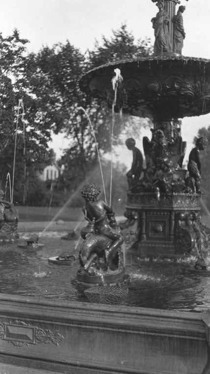 Vintage Studebaker Electric Fountain in Howard Park
